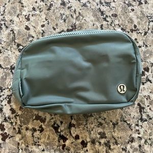 NWT lululemon everywhere belt bag